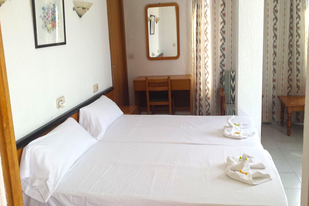 Hostal Port Corona Cala Ratjada  Eksteriør bilde