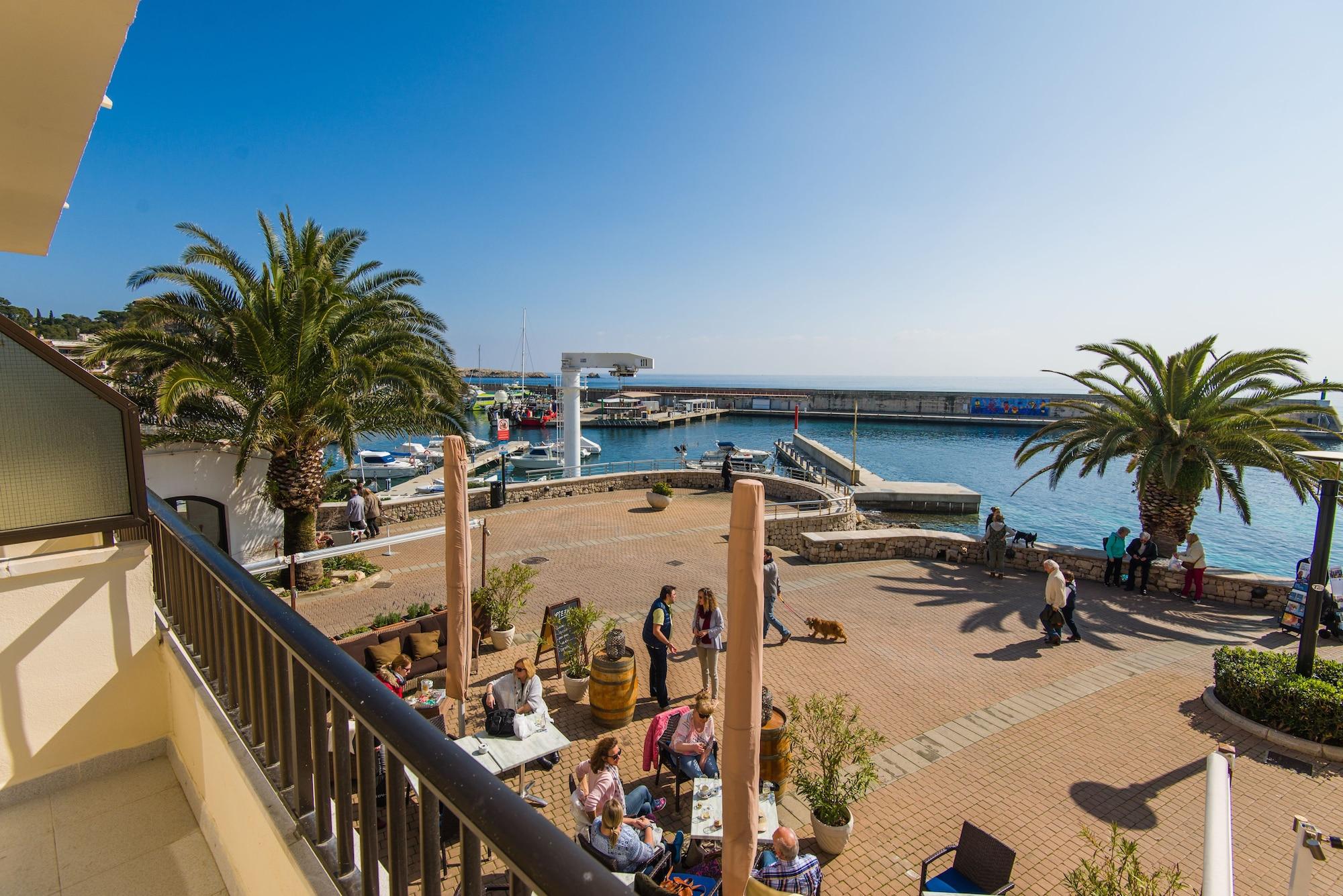 Hostal Port Corona Cala Ratjada  Eksteriør bilde