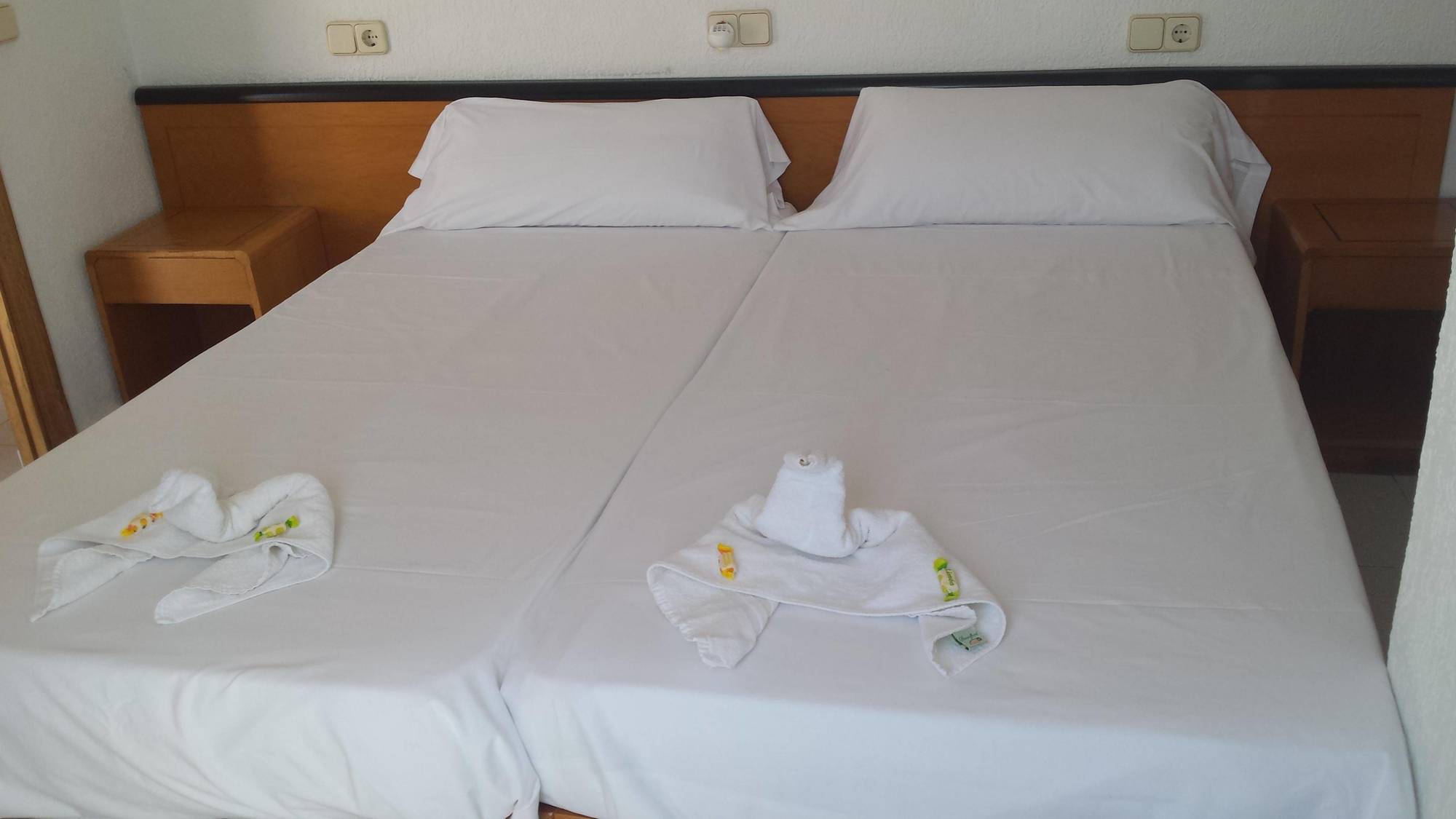 Hostal Port Corona Cala Ratjada  Eksteriør bilde