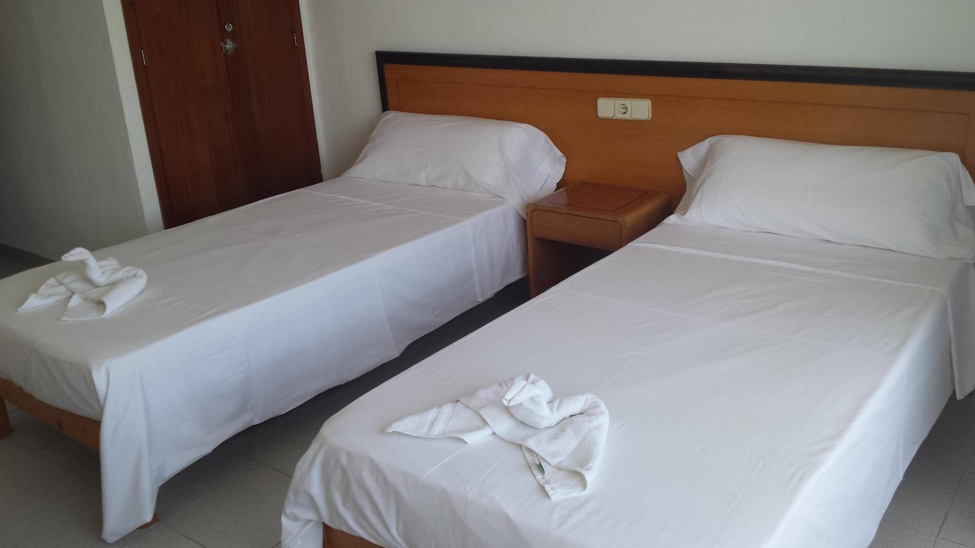 Hostal Port Corona Cala Ratjada  Eksteriør bilde