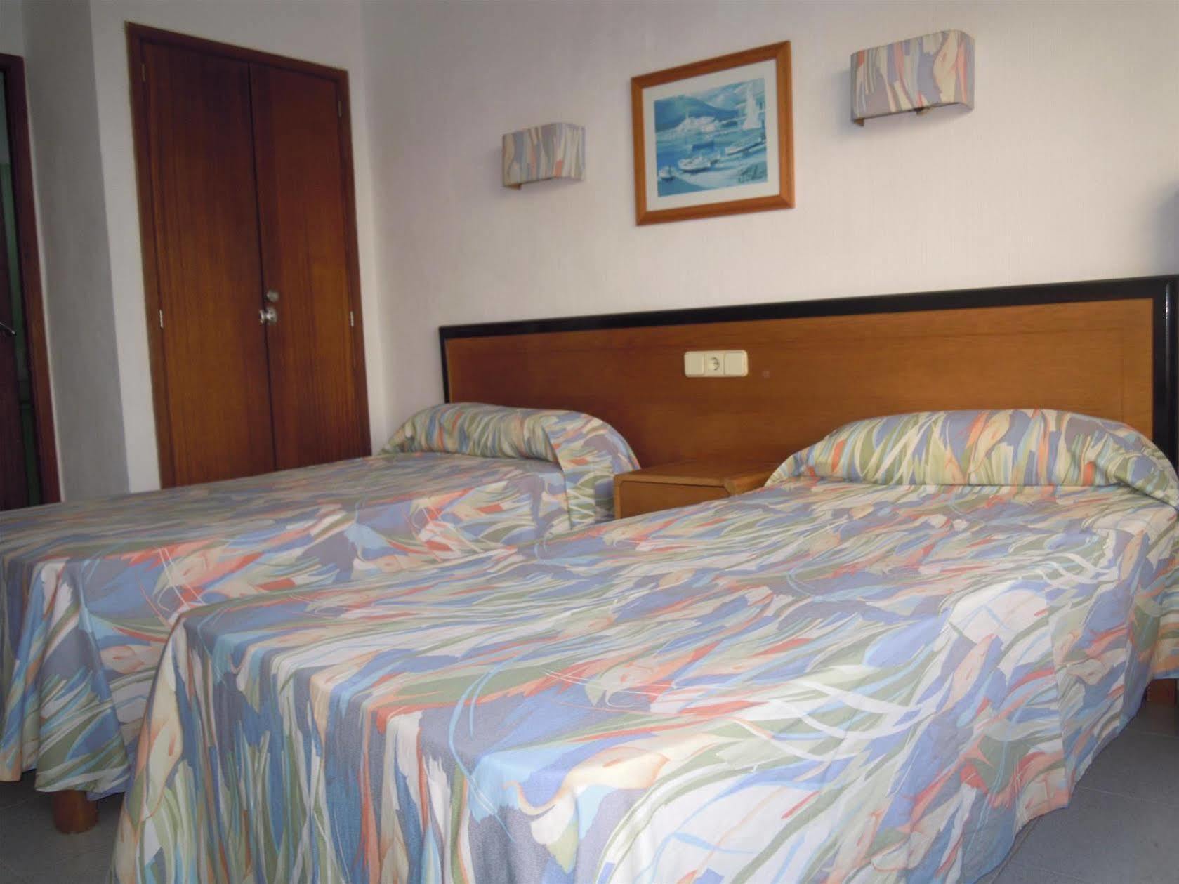 Hostal Port Corona Cala Ratjada  Eksteriør bilde