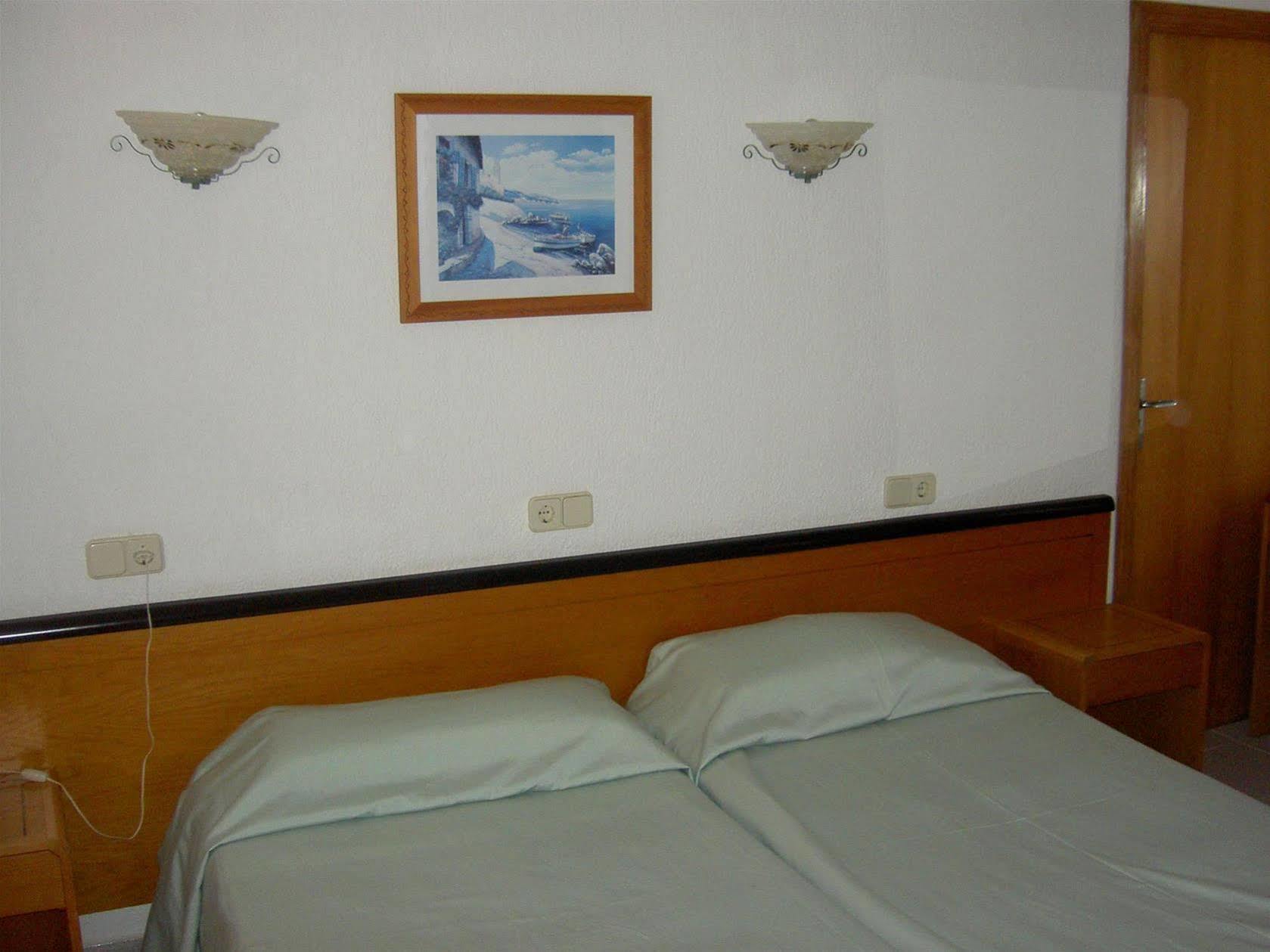 Hostal Port Corona Cala Ratjada  Eksteriør bilde