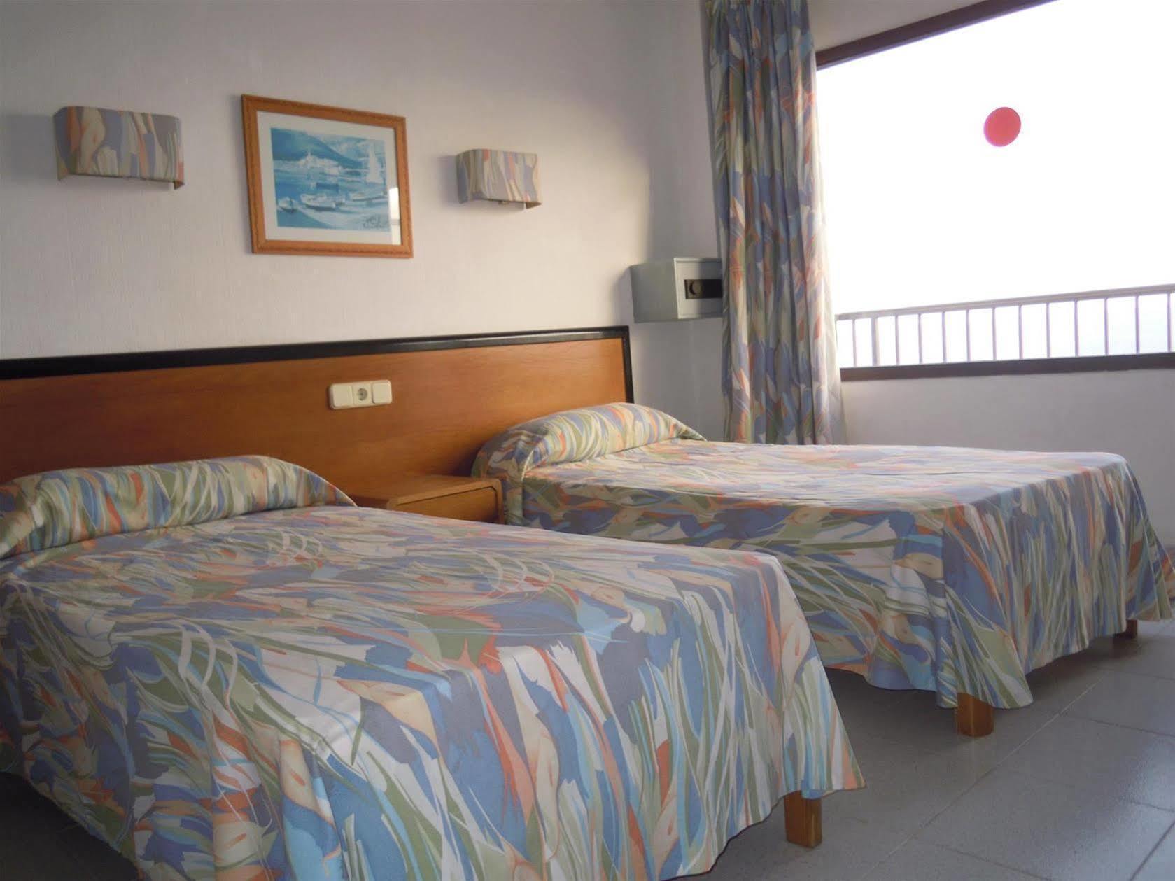 Hostal Port Corona Cala Ratjada  Eksteriør bilde