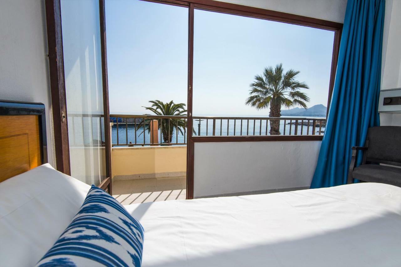 Hostal Port Corona Cala Ratjada  Eksteriør bilde